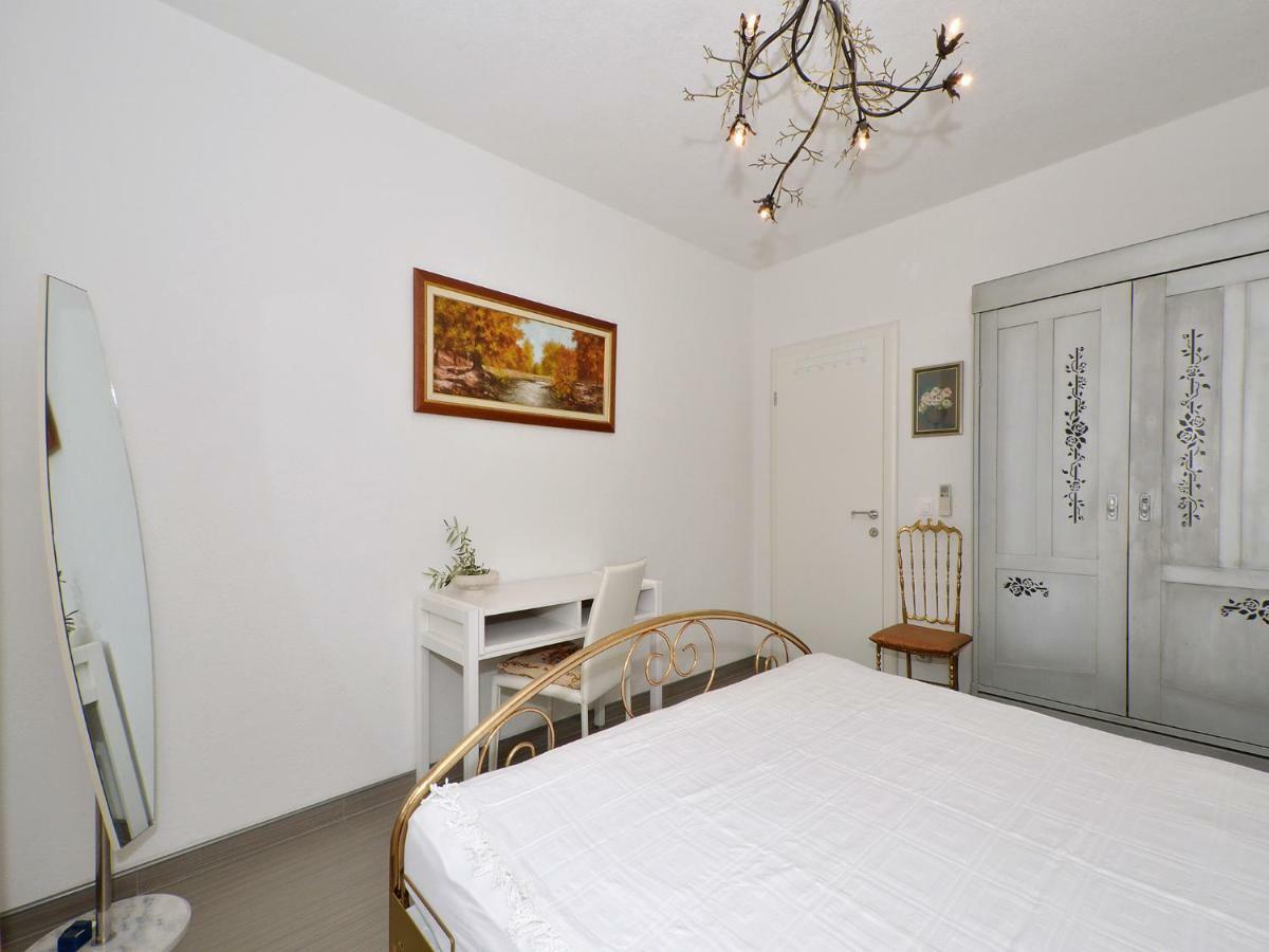 Dondras Residence Trogir Buitenkant foto